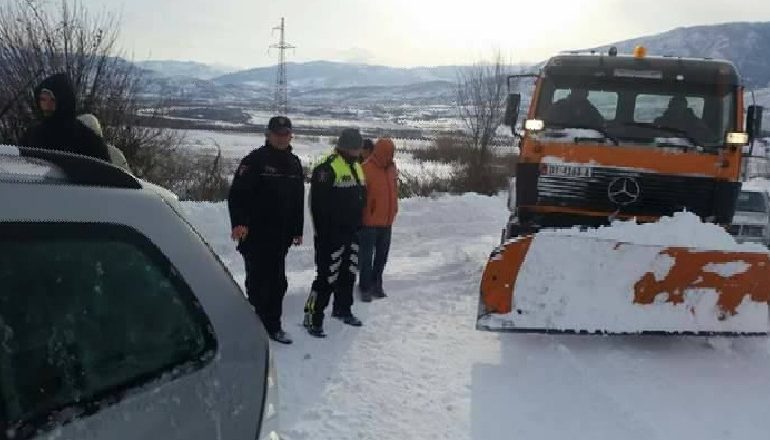 MOTI I KEQ/ Normalizohet situata në Kakavijë, pala greke lejon kalimin e mjeteve të rënda