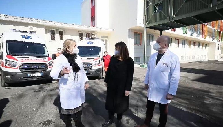 PAVIONI COVID NË SPITALIN E DURRËSIT/ Manastirliu: I pajisur me 60 shtretër: Mjekët në gatishmëri