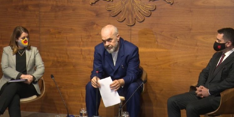 JEP LAJMIN E MIRË/ Rama: Në PRILL vijnë nga një vend mik 360 MIJË doza vaksina