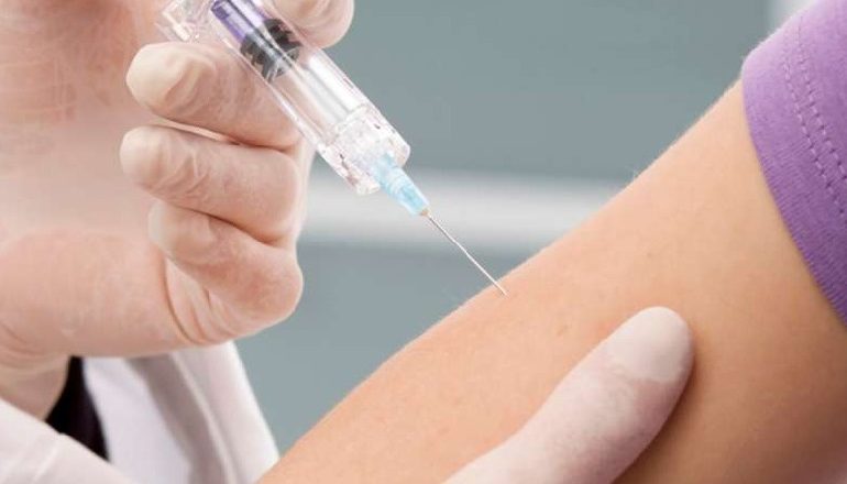 “SHPËRTHEN” VARIANTI BRITANIK NË MAQEDONI/ Nis vaksinimi kundër virusit me Pfizer
