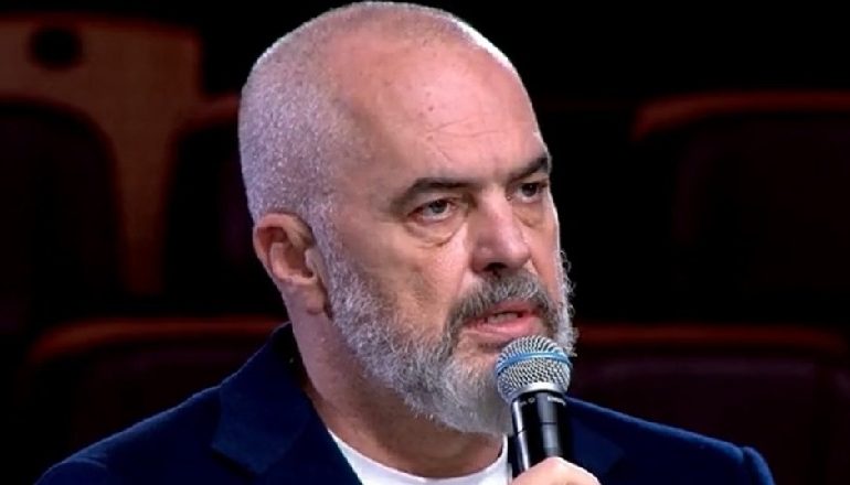 BASHKËBISEDIM ME QYTETARËT E FIERIT/ Rama: Spital i ri jo propagandë, projekt prej vitesh! Do jetë…