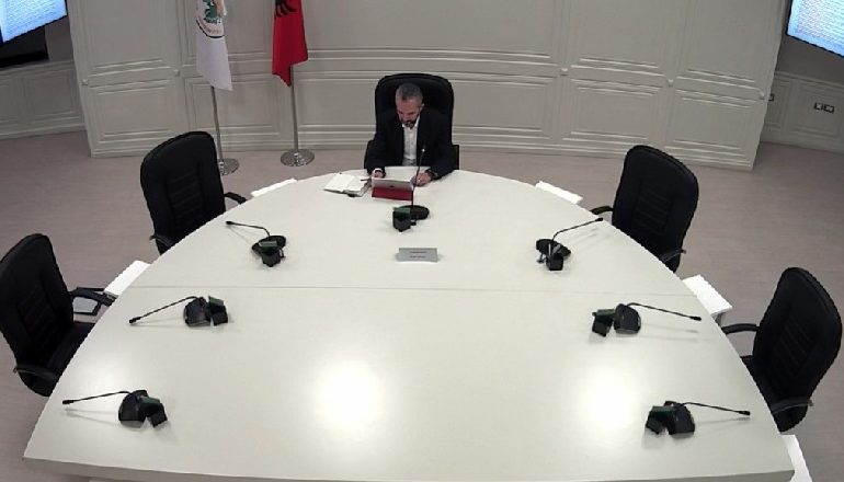 ZGJEDHJET E 25 PRILLIT/ KQZ nuk regjistron 4 parti, 9 të tjerat gati për fushatë (LISTA)