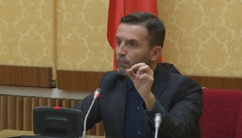 PUBLIKON VIDEON/ Braçe: Lylzim Basha, Monika Kryemadhi, Sali Berisha e Ilir Meta mbi ta do taksojnë edhe pagën minimale, me ne jo