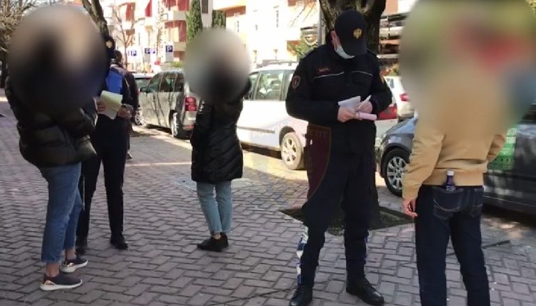 NAMI ME GJOBAT/ Ja sa qytetarë janë gjobitur brenda 24 orëve nga policia pasi nuk kanë respektuar masat anti-COVID