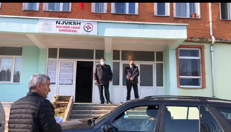 SITUATA E COVID-19/ Nis sot vaksinimi i bluzave të bardha në Kukës
