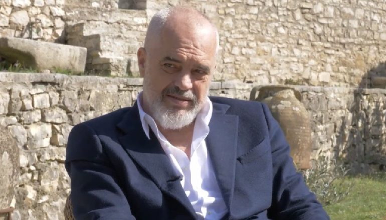 “ËSHTË KATËRFISHUAR NUMRI I BIZNESEVE AKOMODUESE NË BERAT”/ Rama: Berisha ishte gogoli i shtëpisë, Basha kukulla