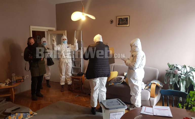 NË BANESA DHE SPITALE/ Në Kosovë votojnë dhe të prekurit me COVID-19 (FOTOT)