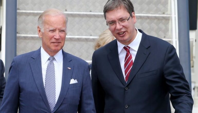 “SERBIA TË NJOHË KOSOVËN”/ Ambasada amerikane në Beograd, përsërit qëndrimin e presidentit Biden