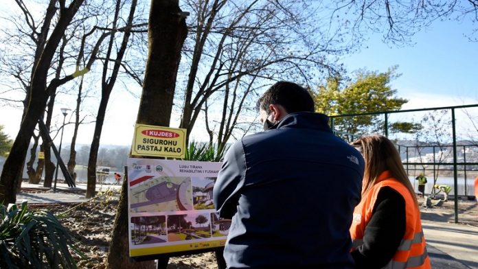 INSPEKTON PUNIMET NË PARKUN E LIQENIT/ Veliaj: Iku koha e zaptimeve, i rikthejmë qytetarëve hapësirën prej 3600 metrash