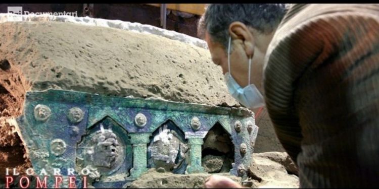 E RRALLË/ Zbulohet karroca romake e dasmave, mjeti unik u gjet nga gërmimet arkeologjike në…