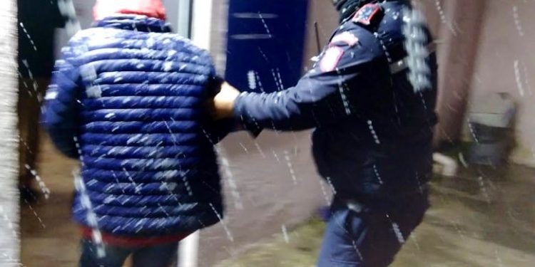 MOTI I ACARTË/ Bashkia e Tiranës sistemon personat në situatë rruge, Veliaj: Ju lutem mos i lini jashtë…