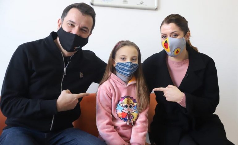“NIS RRITJA E PAGAVE PËR MJEKËT DHE INFERMIERËT…”/ Manastirliu-Veliaj në Lanabregas: 52 qendra shëndetësore të rehabilituara vetëm në Tiranë