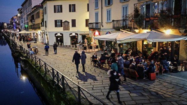 LIROHEN MASAT ANTI-COVID/ Italianët pushtojnë kafenetë dhe restorantet