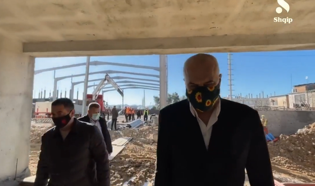 “I PUNËSUARI I FUNDIT ËSHTË LULZIM BASHA”/ Rama në Shijak: Po nuk flenë gjumë të gjithë si ai tjetri