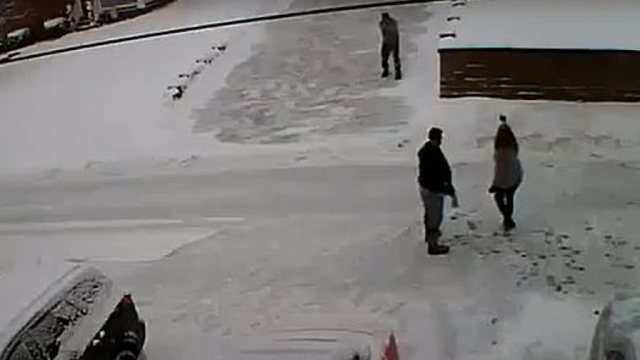SHOKUESE/ Momenti kur amerikani qëllon fqinjët për vdekje, pastaj vret edhe veten (VIDEO)
