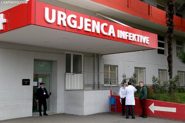 “MË PAK SE 10% E POPULLSISË…”/ Epidemiologu shqiptar: Dyshohet se janë 4 raste me Covidn e ri në Elbasan