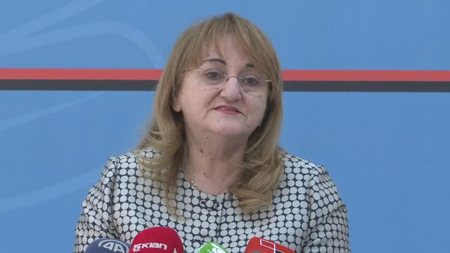 VAKSINIMI/ Rakacolli: Vaksina AstraZeneca nuk do aplikohet te personat mbi 65 vjeç…