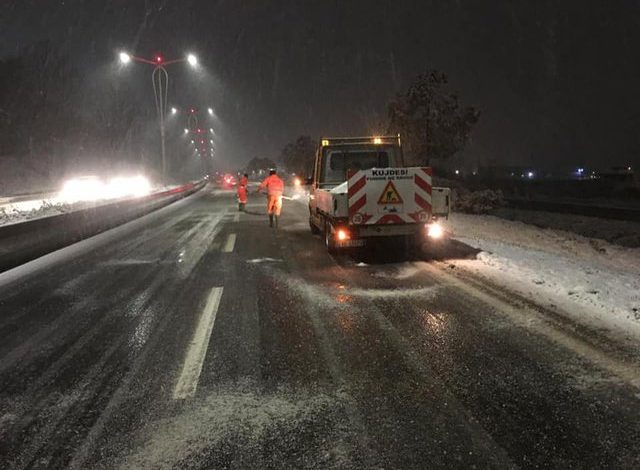 DËBORË DHE NGRICA/ ARRSH paralajmëron qytetarët: Ja akset ku qarkullimi bëhet me zinxhirë