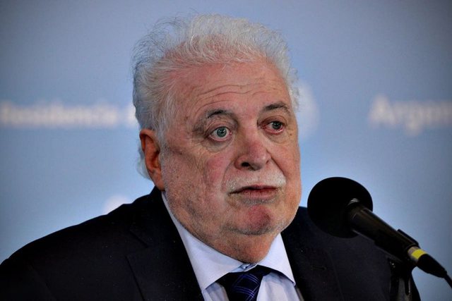 SKANDALI NË ARGJENTINË/ Ministri i Shëndetësisë vaksinon jashtë radhe miqtë e tij, largohet nga detyra
