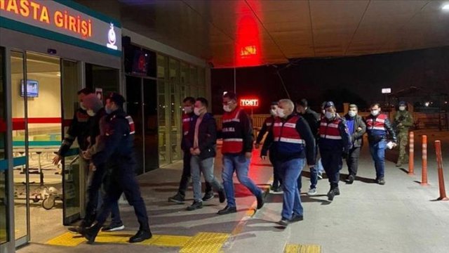 TURQIA ARRESTON 130 USHTARË/ Dyshohen se janë pjesëtarë të lëvizjes FETO