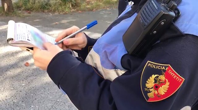 NUK RESPEKTUAN MASAT ANTI-COVID/ Pas ministrit, dy politikanë gjobitën me 50 milionë lekë secili