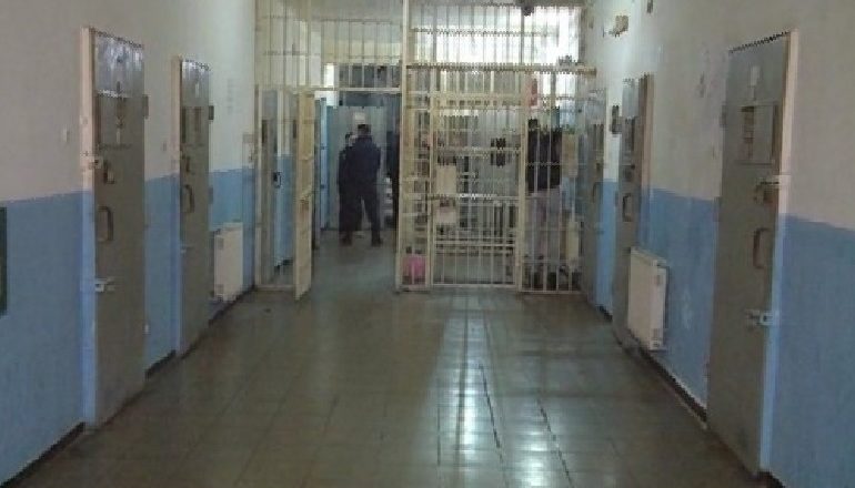 COVID-19/ Infektohen disa të burgosur në sektorin VIP në Peqin