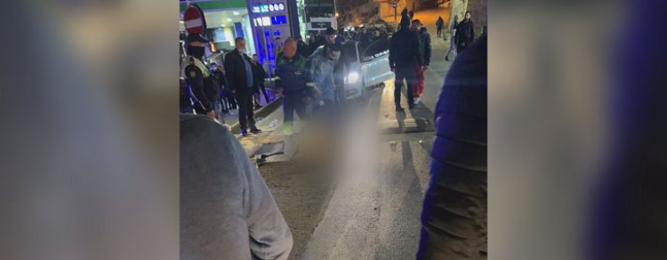 E RËNDË NË SARANDË/ I riu përplas këmbësoren, 30-vjeçarja lihet e shtrirë në tokë në mes të qytetit