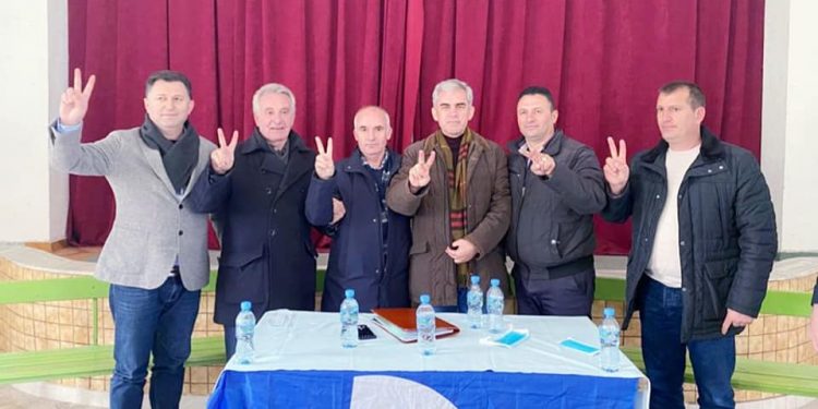 DALIN PAMJET/ Demokratët e Kukësit nuk kanë frikë nga COVID, mblidhen…