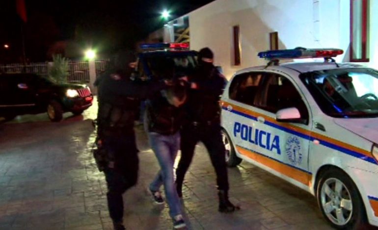DROGË, GRABITJE E DHUNË/ Arrestohen 4 persona të rrezikshëm në Elbasan, njëri prej tyre ishte në kërkim ndërkombëtar