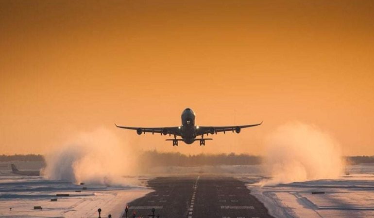 DËBORË DHE ERË E FORTË/ Moti i keq shkakton vonesa në fluturimet nga aeroporti “Nënë Tereza”
