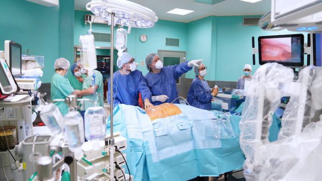 RASTI I PARË NË BOTË/ Tumori i veshkës hiqet nga një robot në një spital në Itali