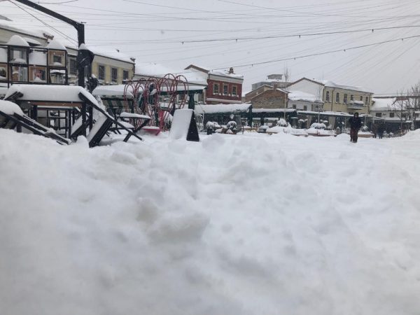 MOTI I KEQ/ Në Korçë -11 gradë. Akset nacionale të hapura, probleme me rrugët e fshatrave