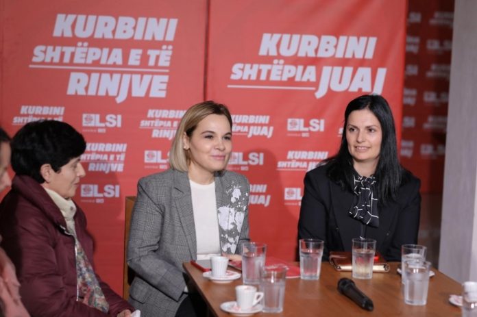 ÇUDIT Kryemadhi: Në Kishën e Laçit të martave 2 milionë shqiptarë luten për të larguar…