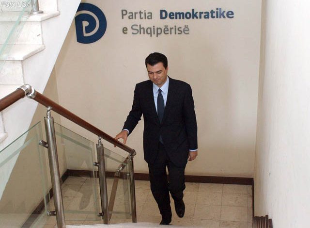 ZGJEDHJET E 25 PRILLIT/ PD dorëzon në KQZ kërkesën për tu regjistruar