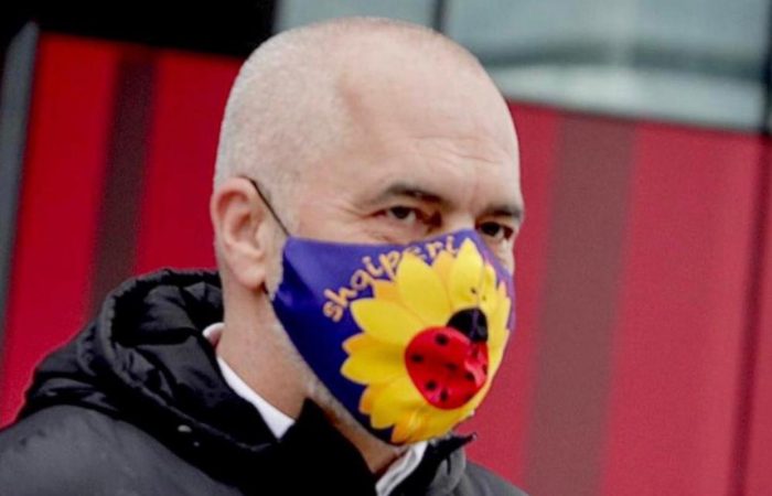 FALENDERON FORCAT QË U ANGAZHUAN PËR PASTRIMIN E RRUGËVE/ Rama: Beteja e ditëve të fundit na mësoi se ku dhe si duhet të ndërhyhet (VIDEO)