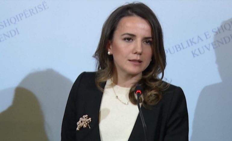 LAJM I TRISHTË PËR RUDINA HAJDARIN/ Humb njeriun më të dashur në familje (FOTO)