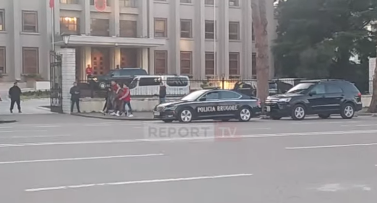 STËRVITJA E 30 MIJË TRUPAVE USHTARAKE TË NATO-S/ Bëhen bashkë në Presidencë Kim, Rama, Basha, Meta, Çuçi e Peleshi (VIDEO)