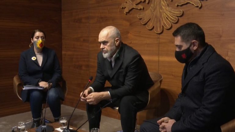 “ATA LUAJNË KUMAR, NE SHAH…”/ Rama: Qafiri dixhital kërkon të helmojë popullin! Kemi marrëdhënie të mira me…