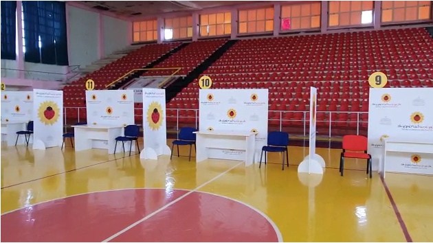 GATI 1500 VAKSINA PËR JUGUN/ Nesër pritet të nis vaksinimi në Vlorë! Bëhen gati mjedise në pallatin e sportit “Flamurtari”