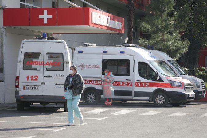 E TRISHTË/ Ishte prekur nga Covid, ndahet nga jeta ish-shefi i Infektivit, Petro Shamo