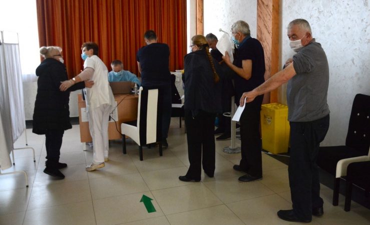 COVID-19/ Serbia fton qytetarët nga Kosova që të aplikojnë për vaksinim