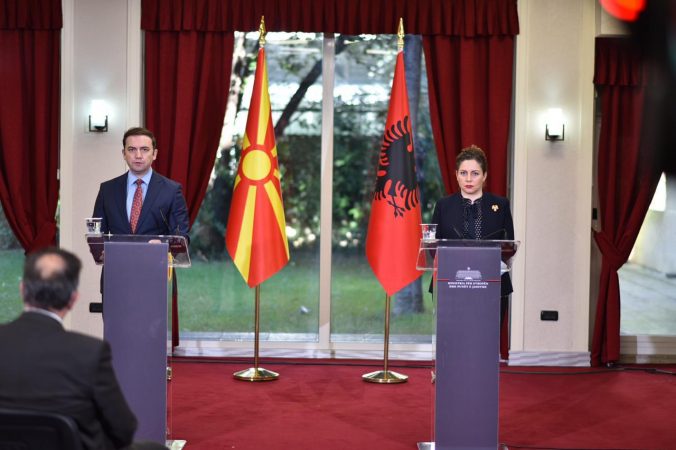 “KUSHTET JANË PËRMIRËSUAR”/ Xhaçka pret homologun e Maqedonisë së Veriut: Keqardhje nëse puna e madhe do zhgënjehej…
