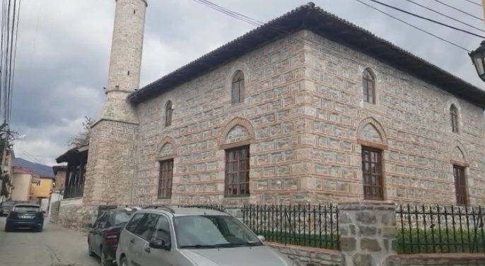 TENTOHET TË VIDHET ARKA E “XHAMISË MBRET” NË ELBASAN”/ Tre persona shqyen derën me levë dhe hapën kasafortën