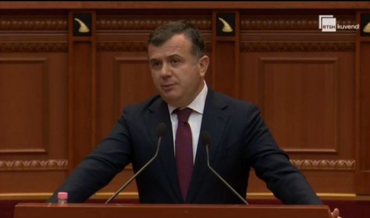 IRONIZON PROGRAMIN E PD NË KUVEND/ Balla: Basha mund të marrë drejtimin e qeverisë aq sa ekipi i Belshit mund të shpallet kampion i Shqipërisë…