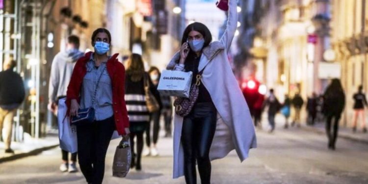 PANDEMIA/ Bien shifrat e INFEKTIMEVE në botë, shumë vende europiane nisin lehtësimin e kufizimeve
