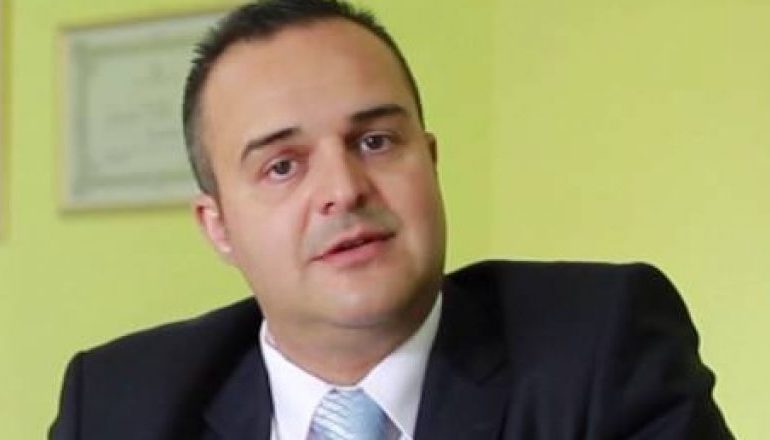 I GJETËN 250 MIJË EURO DHE 16 MILIONË NË SHTËPI/ Prokuroria kërkon në seancë arrestimin e mjekut Edvin Prifti. Akuza për…