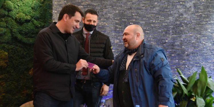 SHKËRMOQET LSI NË NJËSINË 8 NË TIRANË/ 70 anëtarë të saj kalojnë me PS: Jemi rikthyer në shtëpi