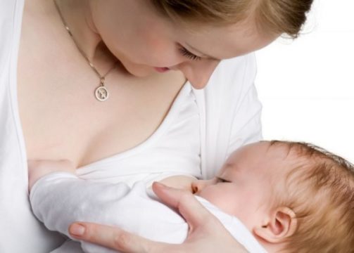 STUDIMI/ Foshnjet e lindura nga nënat e infektuara me COVID-19 kanë antitrupa