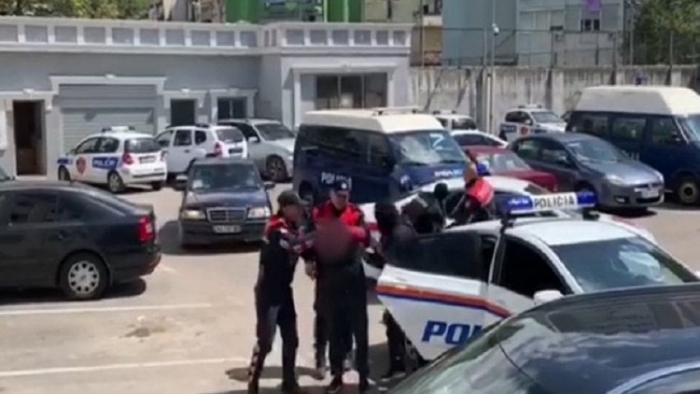 SEKUESTROHEN TRE LLOJE TË NDRYSHME DROGËRASH/ Kapen dy persona në Gramsh, policia jep detaje