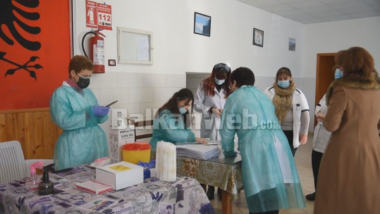 KORONAVIRUSI/ Deri tani asnjë i prekur nga COVID-19, nis procesi i vaksinimit në shtëpinë e të moshuarve në Gjirokastër
